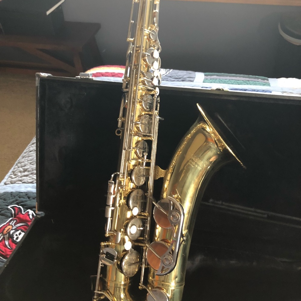 Yamaha Tenor Saxophone - Picture 2 of 4